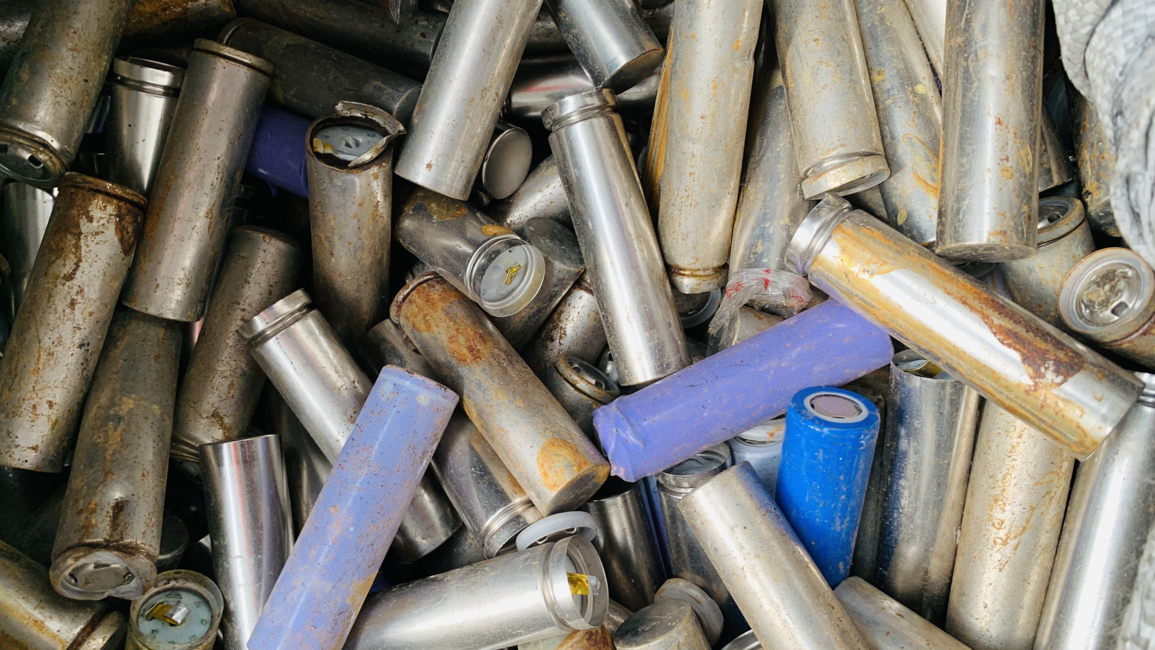 先了解鋰離子電池的組成結(jié)構(gòu)，才知道要回收什么物質(zhì)